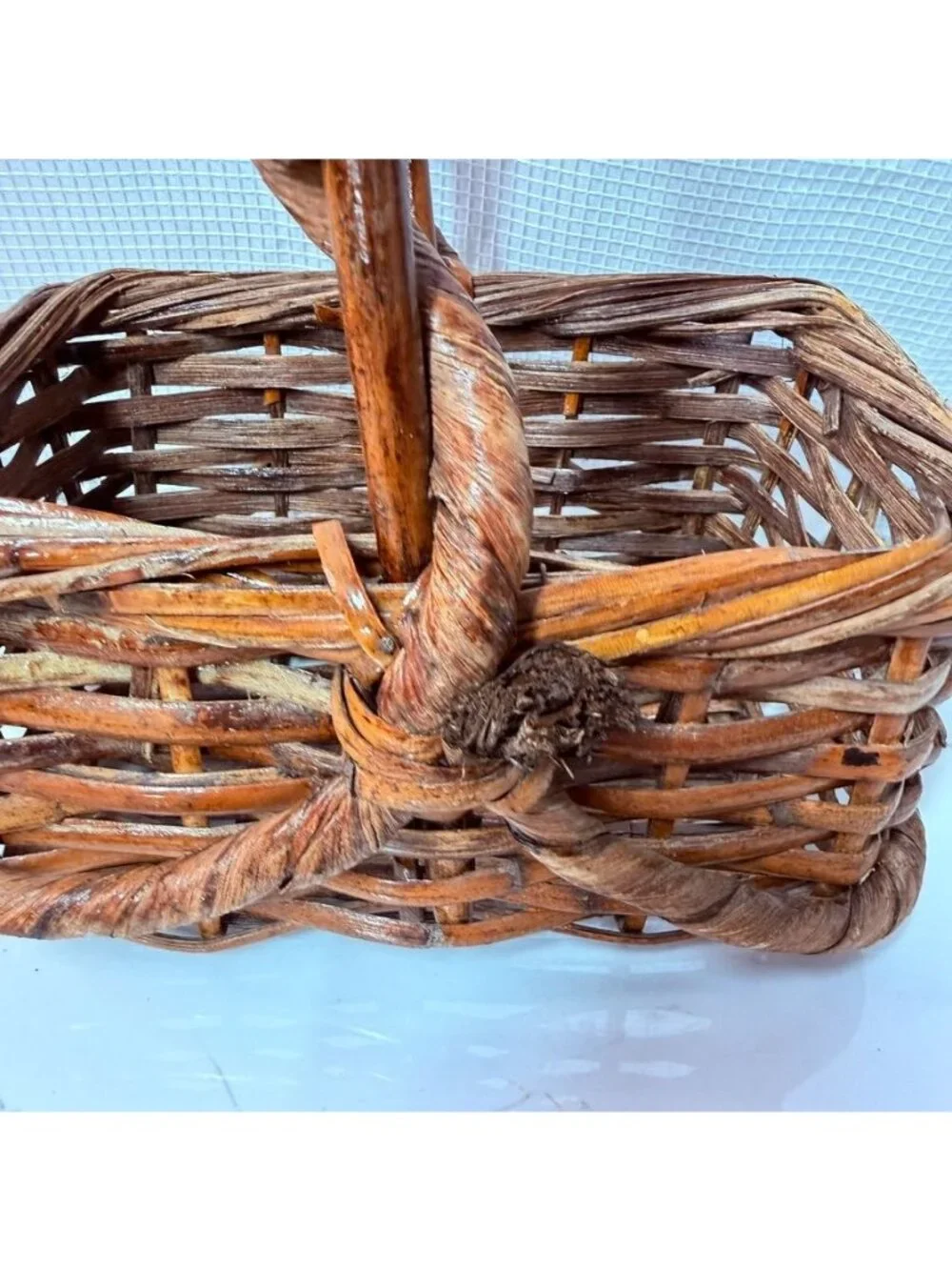 Beautiful vintage rustic hand-woven wicker basket featuring a stunning, unique t